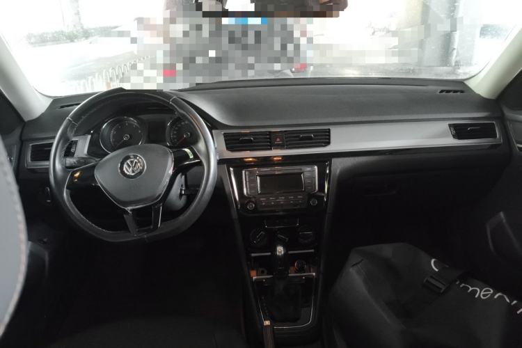 Used Volkswagen Bora 2017 1.6L Automatic Comfort Model Center Console