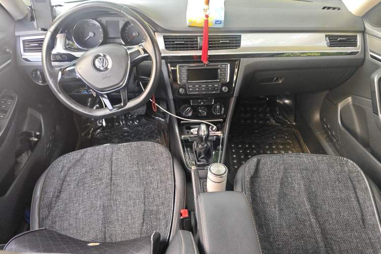 Used Volkswagen Bora 2017 1.6L Automatic Comfort Model Center Console