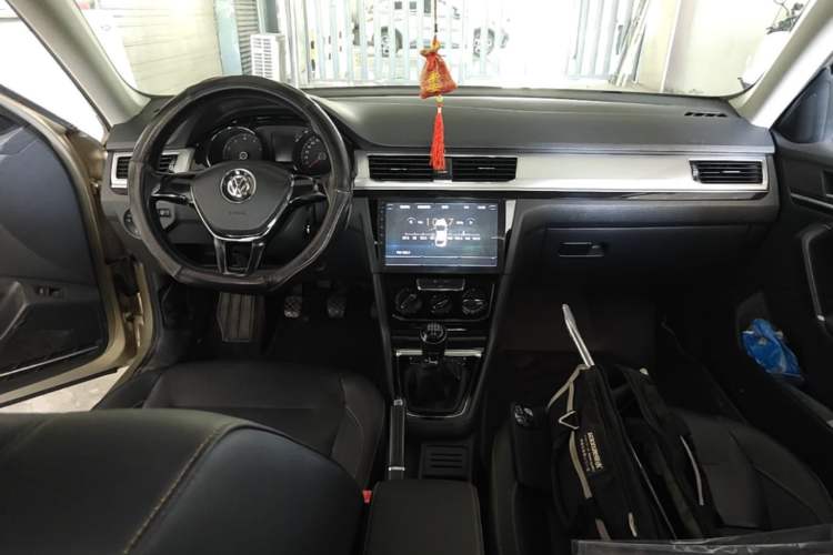 Used Volkswagen Bora 2017 1.6L Manual Comfort Model Center Console
