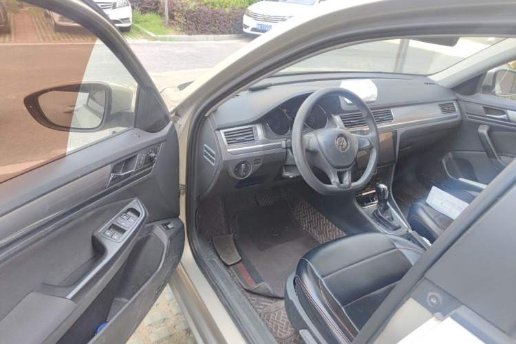 Used Volkswagen Bora 2017 1.6L Automatic Fashion Model Driver Seat