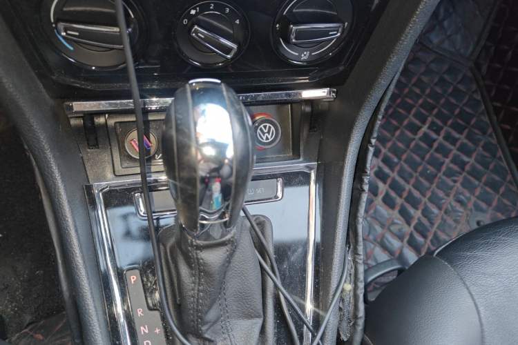 Used Volkswagen Bora 2017 1.6L Automatic Comfort Model Gear Lever