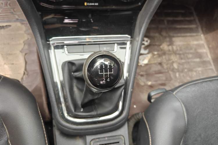 Used Volkswagen Bora 2017 1.6L Manual Comfort Model Gear Lever