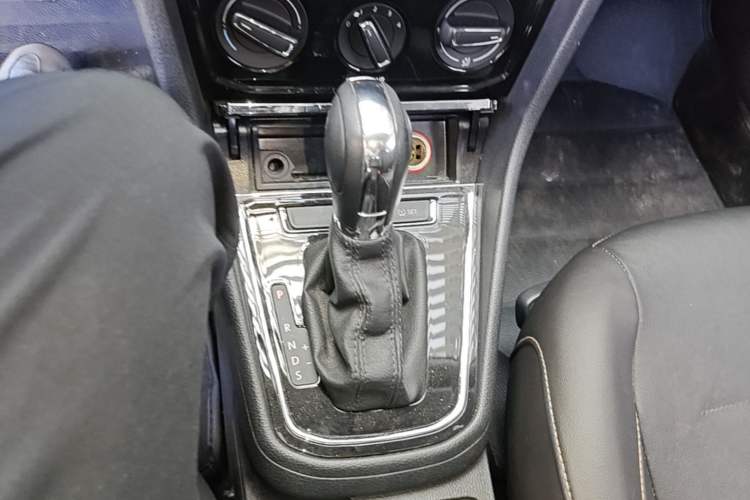 Used Volkswagen Bora 2017 1.6L Automatic Comfort Model Gear Lever