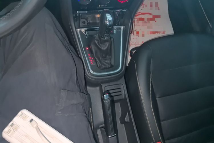 Used Volkswagen Bora 2017 1.6L Automatic Comfort Model Gear Lever