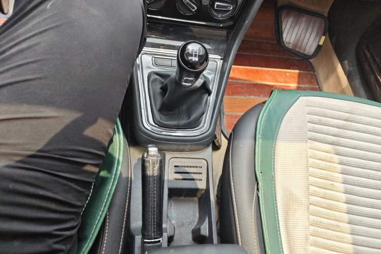 Used Volkswagen Bora 2017 1.6L Manual Comfort Model Gear Lever