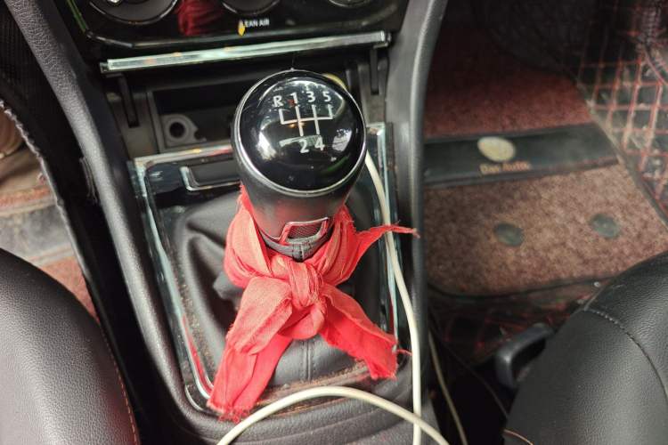 Used Volkswagen Bora 2017 1.6L Manual Comfort Model Gear Lever