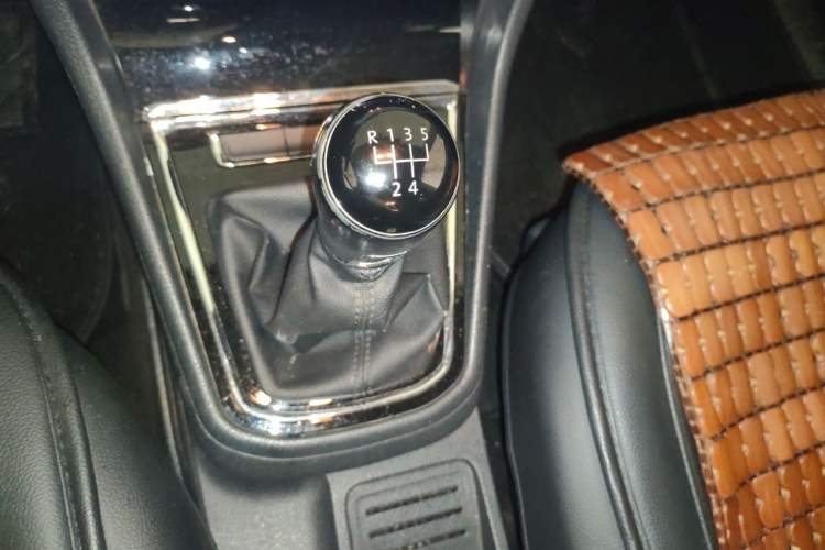 Used Volkswagen Bora 2017 1.6L Manual Comfort Model Gear Lever