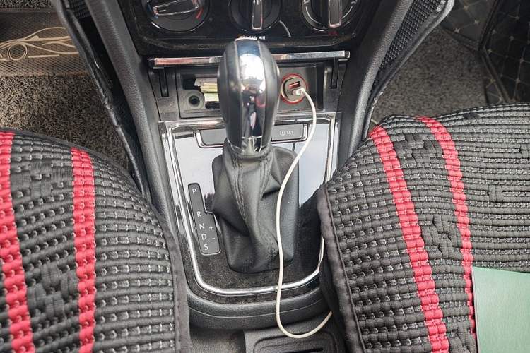 Used Volkswagen Bora 2017 1.6L Automatic Comfort Model Gear Lever
