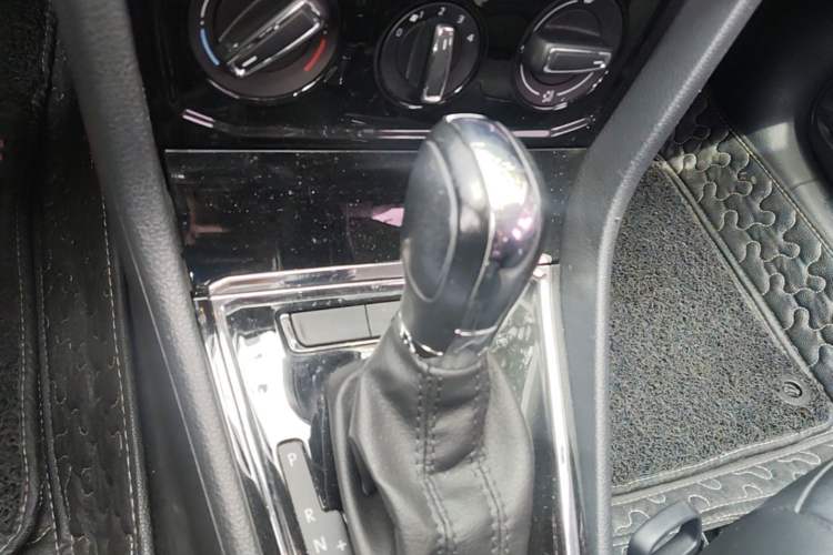 Used Volkswagen Bora 2017 1.6L Automatic Comfort Model Gear Lever