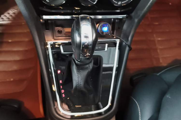 Used Volkswagen Bora 2017 1.6L Automatic Comfort Model Gear Lever