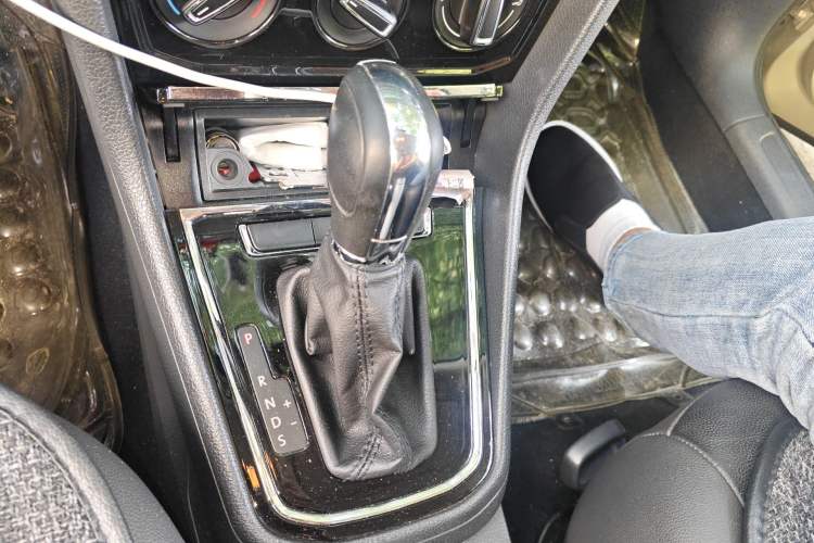 Used Volkswagen Bora 2017 1.6L Automatic Comfort Model Gear Lever