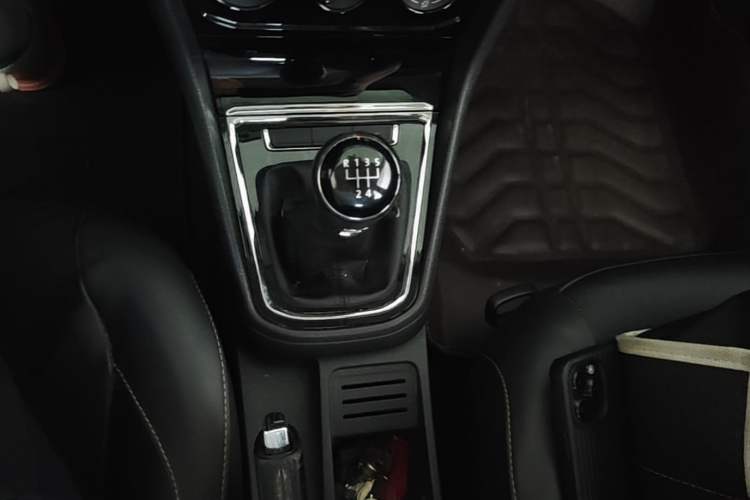 Used Volkswagen Bora 2017 1.6L Manual Comfort Model Gear Lever