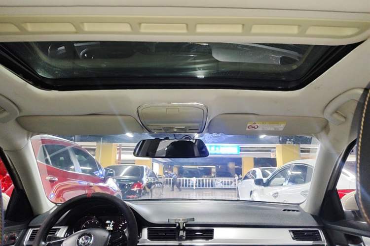 Used Volkswagen Bora 2017 1.6L Automatic Comfort Model Headliner