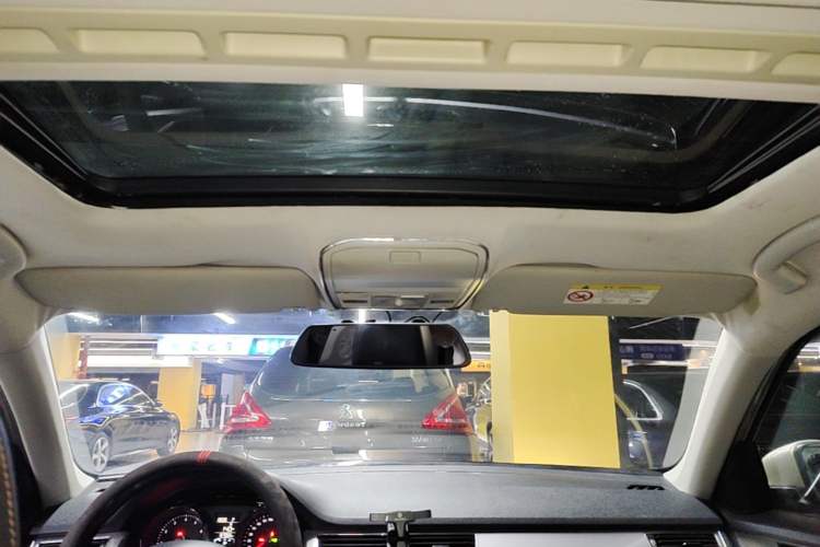 Used Volkswagen Bora 2017 1.6L Automatic Comfort Model Headliner