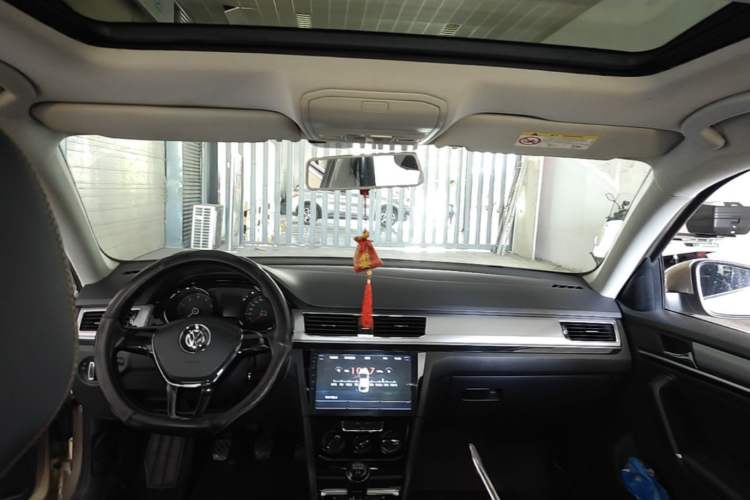 Used Volkswagen Bora 2017 1.6L Manual Comfort Model Headliner