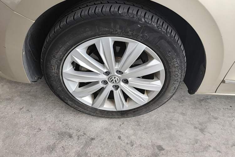 Used Volkswagen Bora 2017 1.6L Automatic Comfort Model Left Front Wheel Hub
