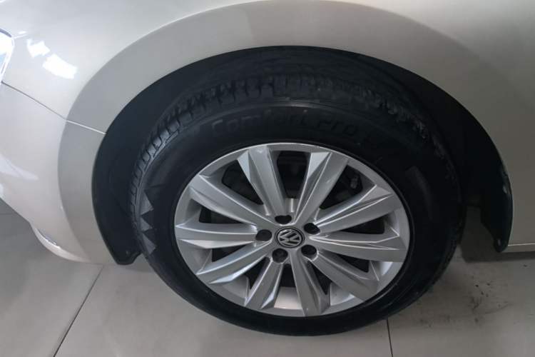 Used Volkswagen Bora 2017 1.6L Automatic Comfort Model Left Front Wheel Hub