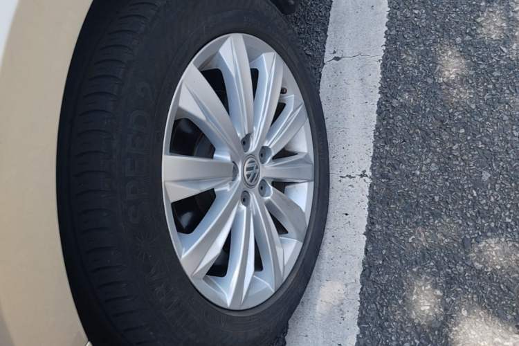 Used Volkswagen Bora 2017 1.6L Automatic Comfort Model Left Front Wheel Hub