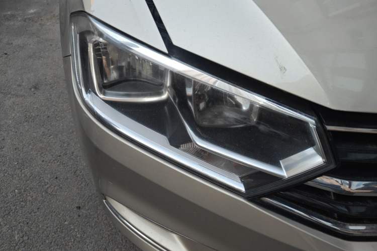 Used Volkswagen Bora 2017 1.6L Automatic Comfort Model Right Front Headlight