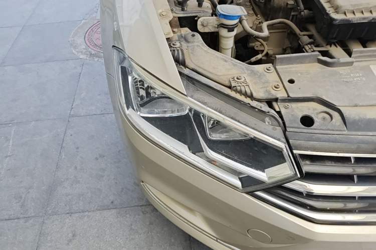 Used Volkswagen Bora 2017 1.6L Automatic Comfort Model Right Front Headlight