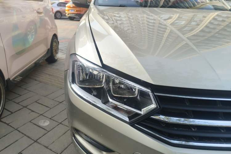 Used Volkswagen Bora 2017 1.6L Manual Fashion Model Right Front Headlight