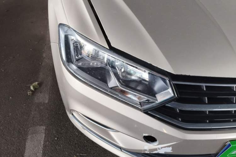 Used Volkswagen Bora 2017 1.6L Automatic Comfort Model Right Front Headlight
