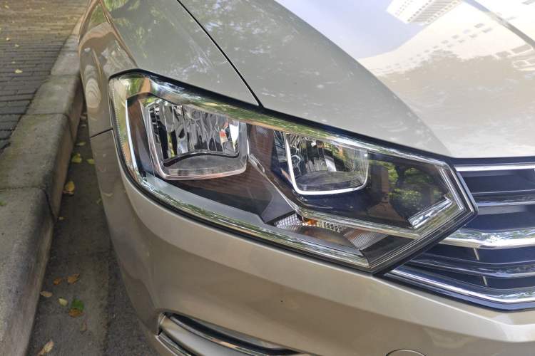Used Volkswagen Bora 2017 1.6L Automatic Comfort Model Right Front Headlight