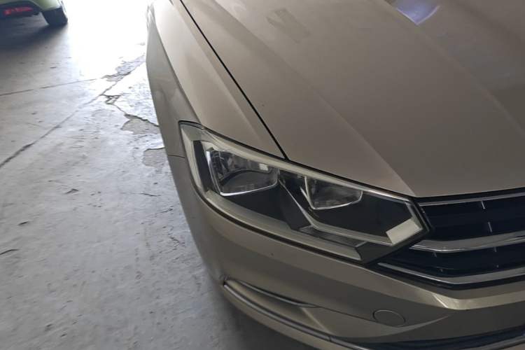 Used Volkswagen Bora 2017 1.6L Manual Comfort Model Right Front Headlight
