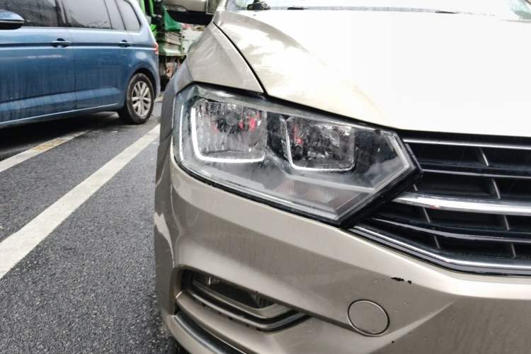 Used Volkswagen Bora 2017 1.6L Manual Comfort Model Right Front Headlight