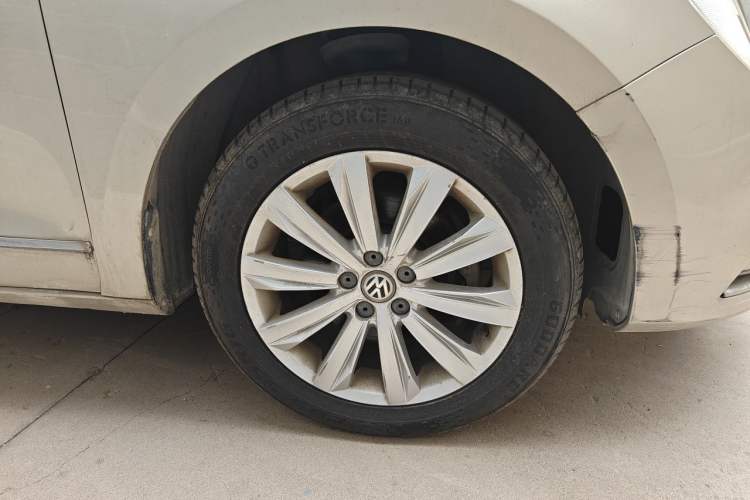 Used Volkswagen Bora 2017 1.6L Manual Comfort Model Right Front Wheel Hub