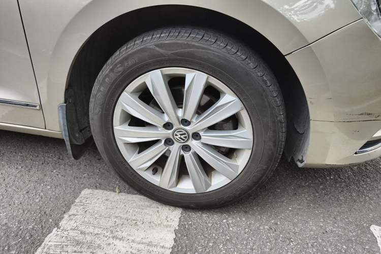 Used Volkswagen Bora 2017 1.6L Automatic Comfort Model Right Front Wheel Hub