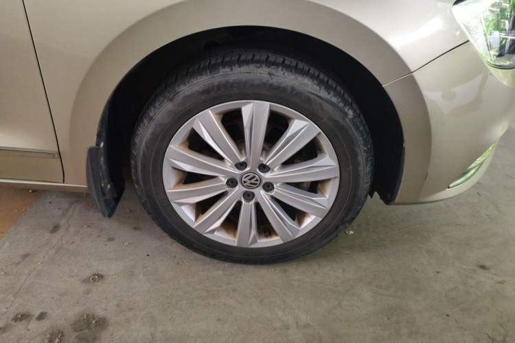 Used Volkswagen Bora 2017 1.6L Manual Comfort Model Right Front Wheel Hub