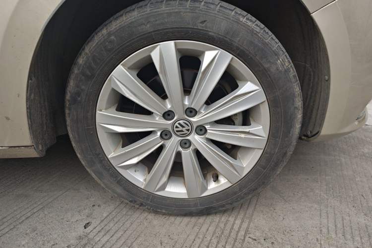 Used Volkswagen Bora 2017 1.6L Automatic Comfort Model Right Front Wheel Hub