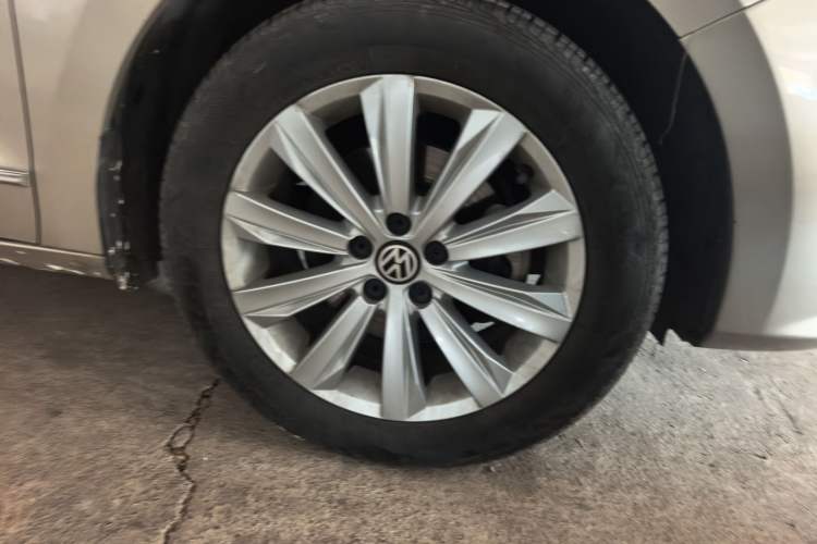 Used Volkswagen Bora 2017 1.6L Manual Comfort Model Right Front Wheel Hub
