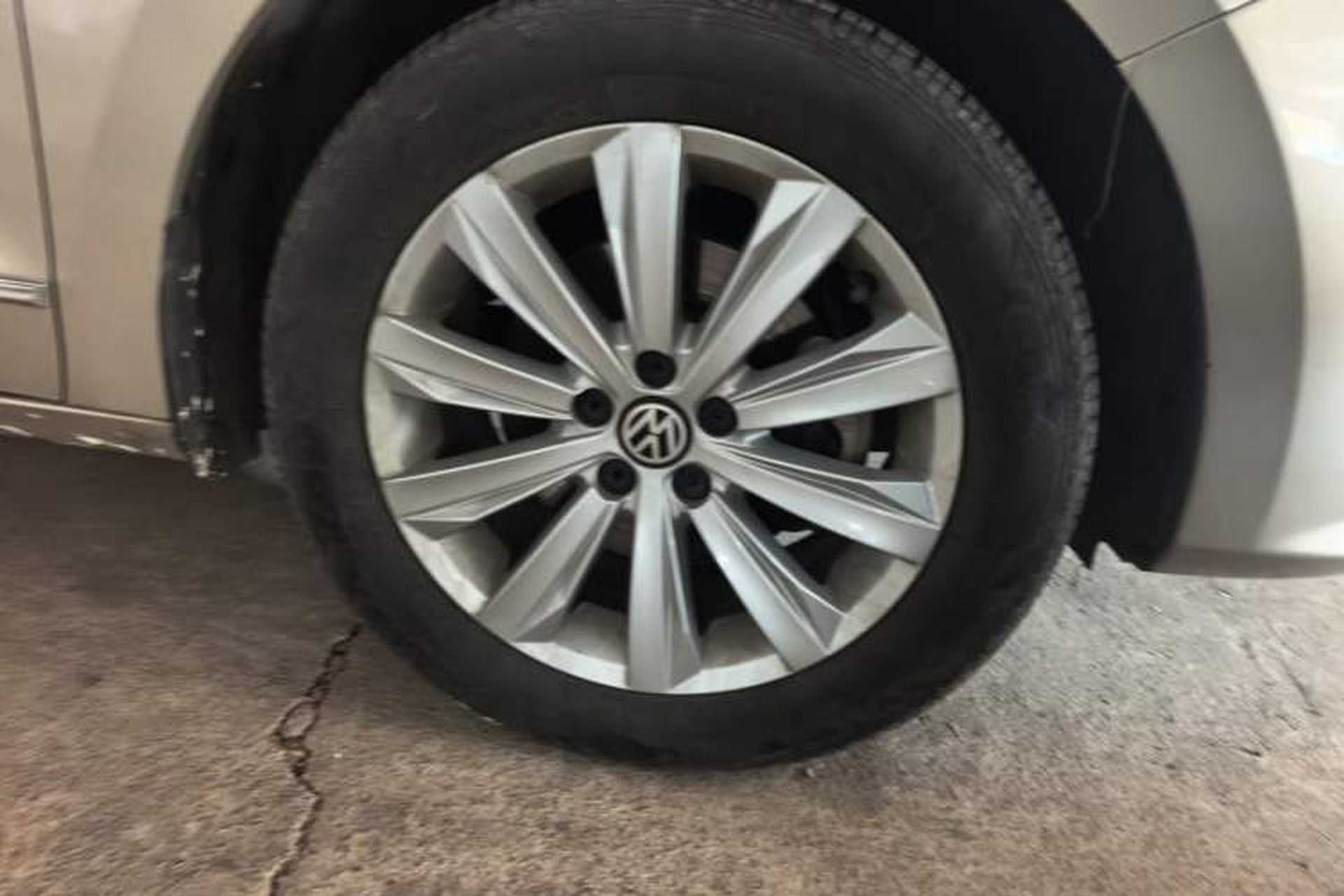 Used Volkswagen Bora 2017 1.6L Manual Comfort Model Right Front Wheel Hub