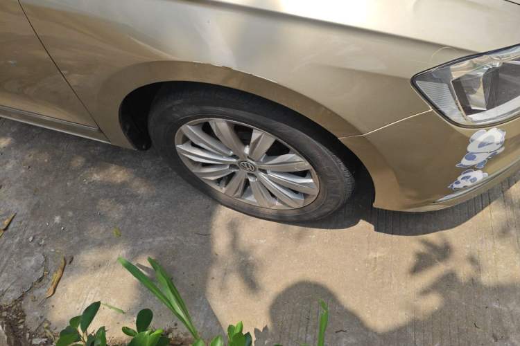 Used Volkswagen Bora 2017 1.6L Manual Comfort Model Right Front Wheel Hub