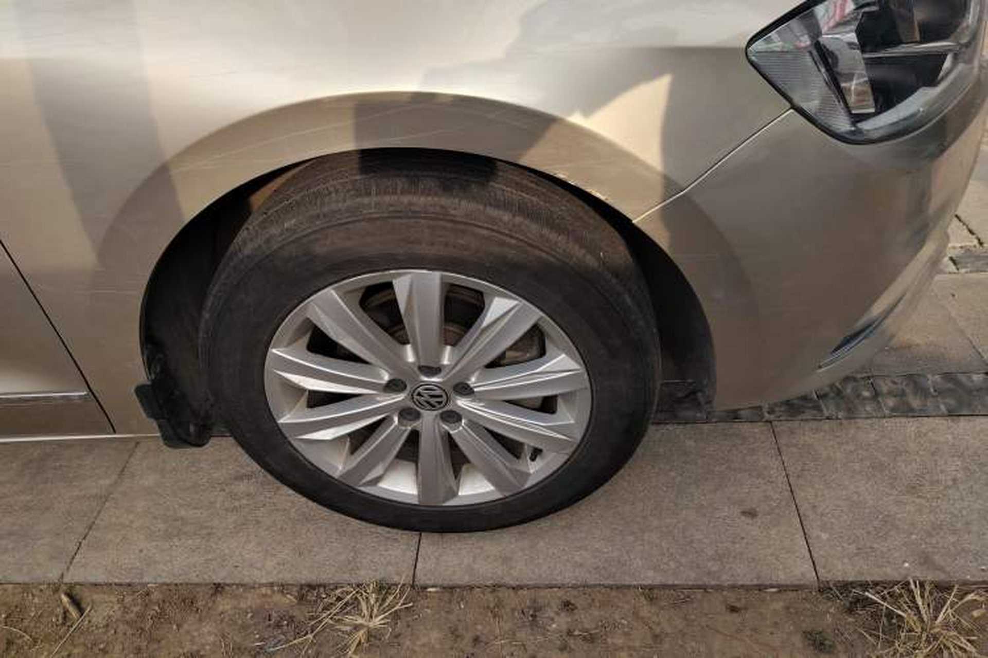 Used Volkswagen Bora 2017 1.6L Manual Comfort Model Right Front Wheel Hub