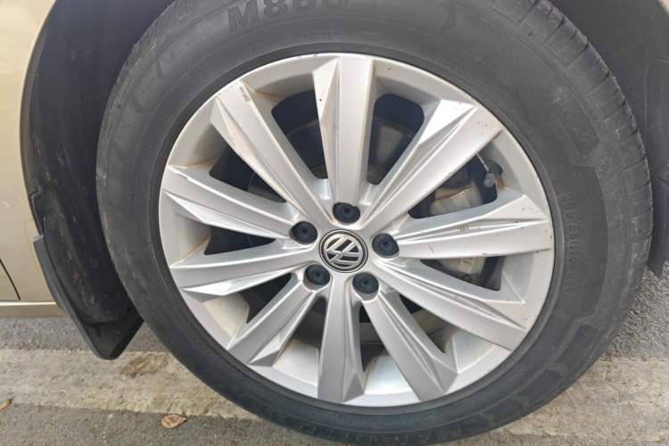 Used Volkswagen Bora 2017 1.6L Automatic Comfort Model Right Front Wheel Hub