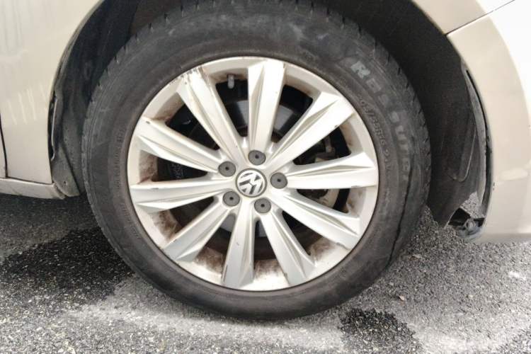 Used Volkswagen Bora 2017 1.6L Manual Comfort Model Right Front Wheel Hub