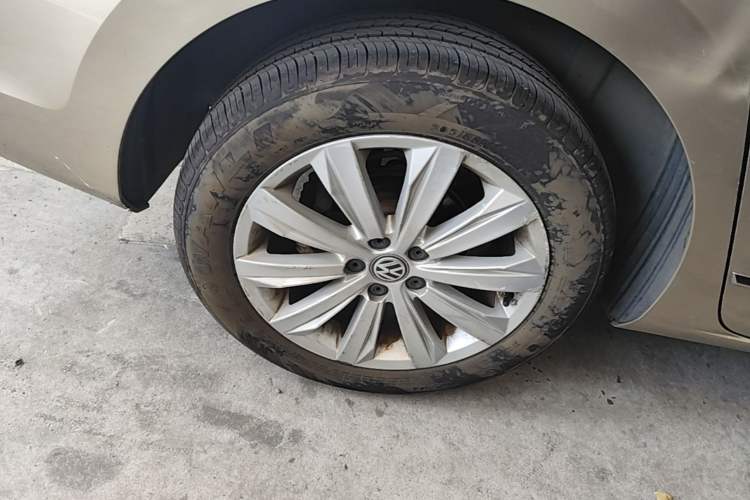 Used Volkswagen Bora 2017 1.6L Automatic Comfort Model Right Rear Wheel Hub