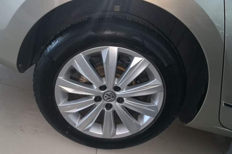 Used Volkswagen Bora 2017 1.6L Automatic Comfort Model Right Rear Wheel Hub