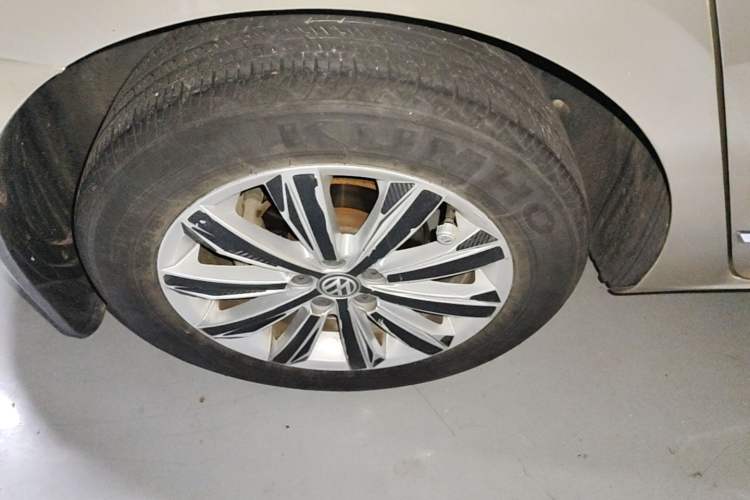 Used Volkswagen Bora 2017 1.6L Automatic Comfort Model Right Rear Wheel Hub