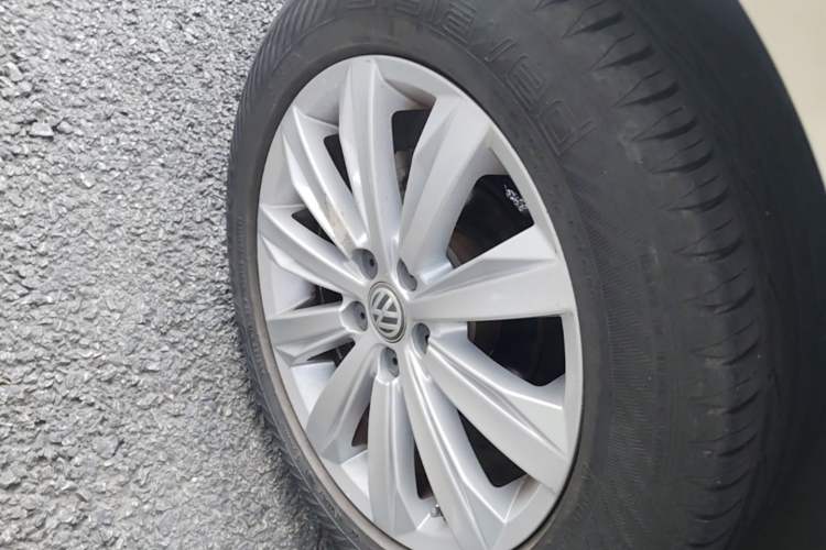 Used Volkswagen Bora 2017 1.6L Automatic Comfort Model Right Rear Wheel Hub
