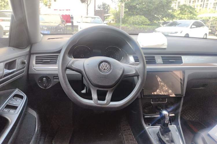Used Volkswagen Bora 2017 1.6L Automatic Fashion Model Steering Wheel