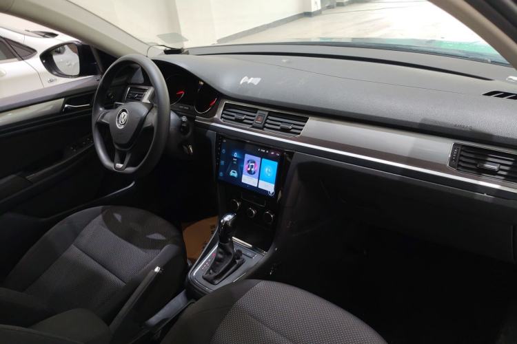 Used Volkswagen Bora 2018 1.5L Automatic Fashion Model Center Console