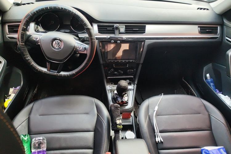Used Volkswagen Bora 2018 1.5L Manual Comfort Model Center Console