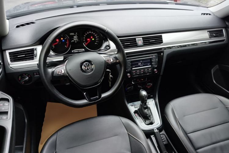 Used Volkswagen Bora 2018 1.5L Automatic Comfort Model Center Console