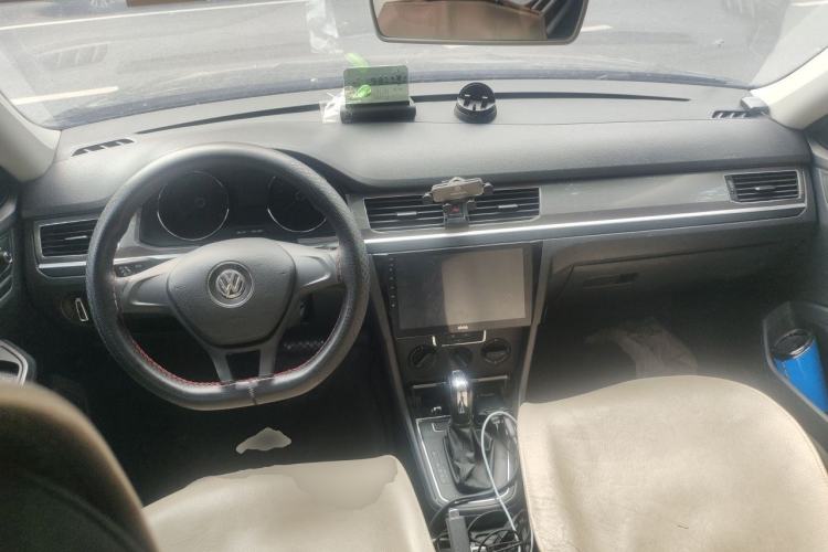 Used Volkswagen Bora 2018 1.5L Automatic Fashion Model Center Console