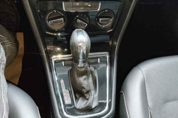 Used Volkswagen Bora 2018 1.5L Automatic Comfort Model Gear Lever