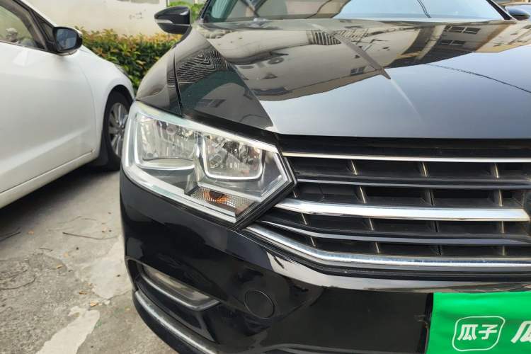 Used Volkswagen Bora 2018 1.5L Manual Comfort Model Right Front Headlight